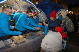 20241213-bsk_6471.jpg-Przedświąteczny karp dla Krakowa - Mały Rynek