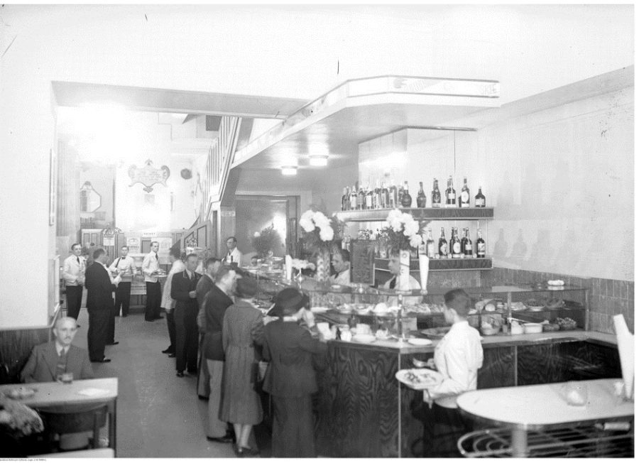 

Restauracja Hawełka i delikatesy Antoniego Hawełki w Krakowie. Zbiory NAC, sygnatura: 1-G-7055-1