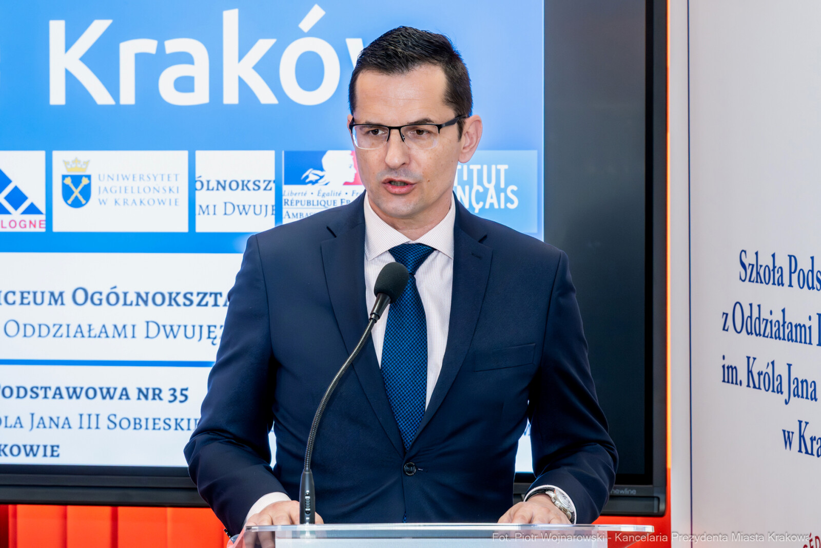 PW_710_ 009_fot. Piotr Wojnarowski.jpg-Miszalski, umowa, podpisanie, Bronowice, ZSO nr 7, zdjęcia  Autor: Piotr Wojnarowski