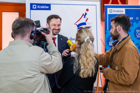 PW_710_ 014_fot. Piotr Wojnarowski.jpg-Miszalski, umowa, podpisanie, Bronowice, ZSO nr 7, zdjęcia