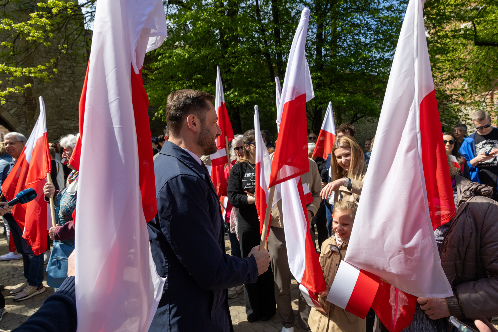 BŚ_UMK_20260501_0S4A5874.jpg-1 Maja, Flaga, Pochód, Zdjęcia, Miszalski  Autor: B. Świerzowski