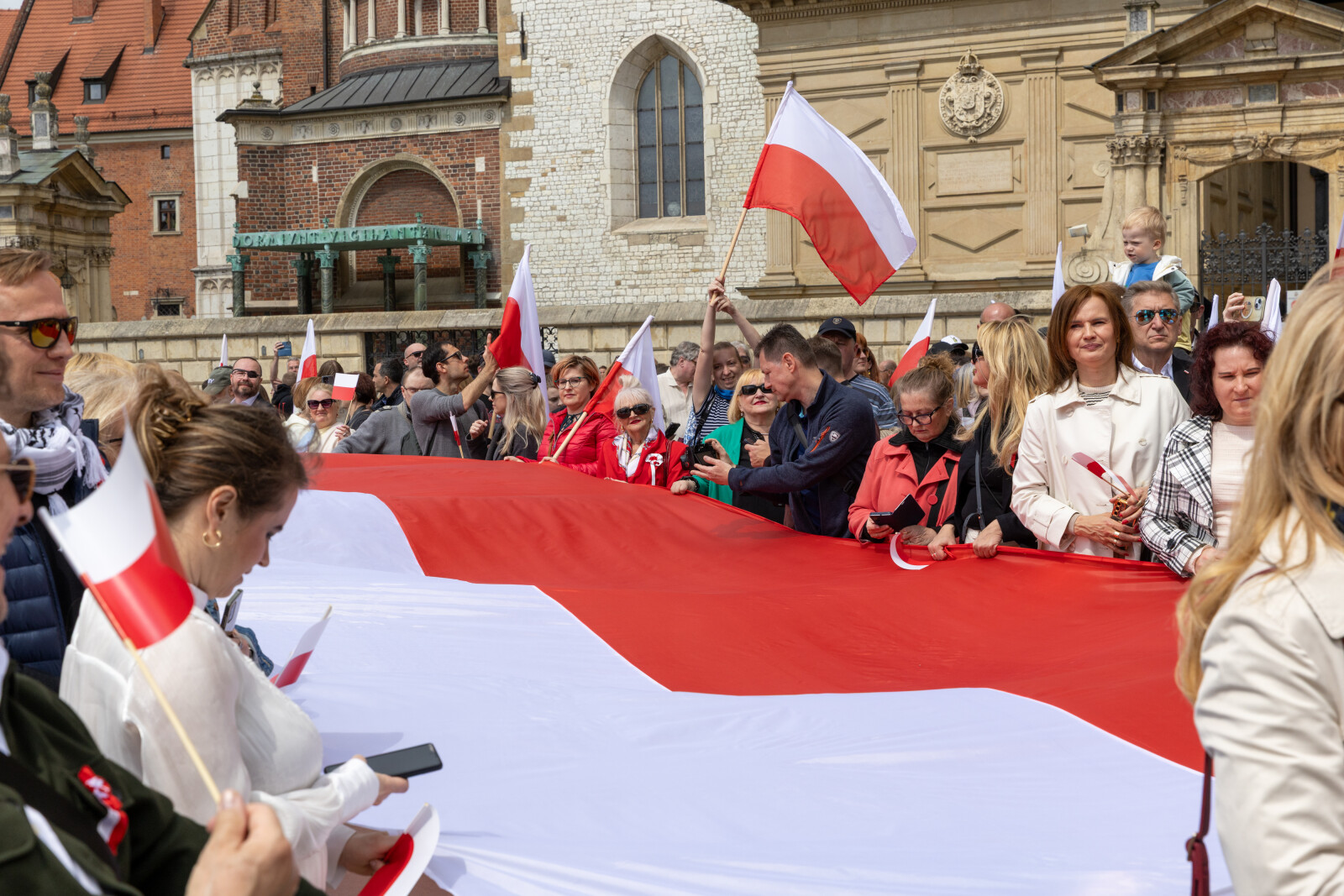 BŚ_UMK_20260501_0S4A6734.jpg-1 Maja, Flaga, Pochód, Zdjęcia, Miszalski  Autor: B. Świerzowski
