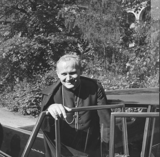 Karol Wojtyła w fotografii Adama Bujaka – wystawa w MNK