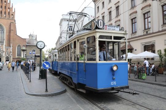 #Zwiedzaj Kraków z okien zabytkowych tramwajów i autobusów