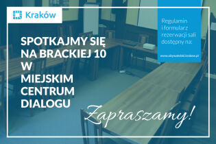 Zdjęcie wnętrza sali konferencyjnej przy ul. Brackiej 10 (stoły, krzesła, rzutnik, laptop)