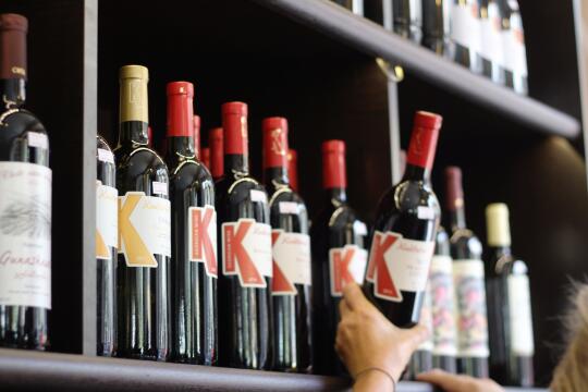 Ograniczenia sprzedaży alkoholu w sklepach w Krakowie – projekt uchwały