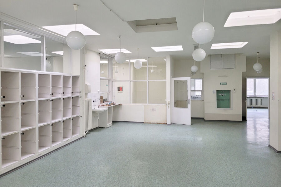 Wnętrze Apteki Designu - widok na korytarz i pomieszczenia co-workingowe