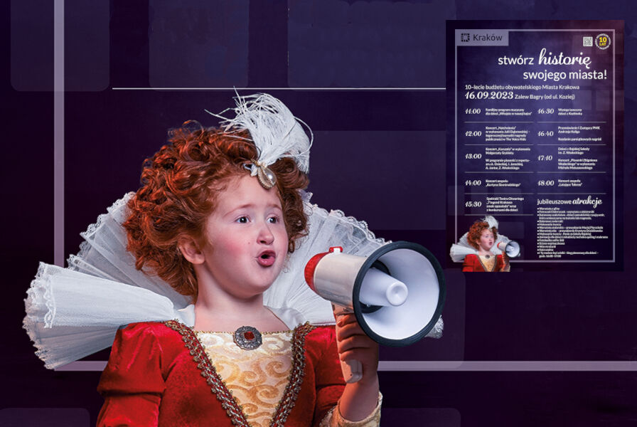 Zdjęcie dziewczynki w stroju z epoki Ludwika XVI z megafonem, a w tle plakat z harmonogramem imprezy