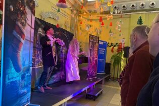 Aktorzy na scenie podczas trwania spektaklu