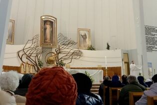 Ołtarz w Sanktuarium Bożego Miłosierdzia w Łagiewnikach