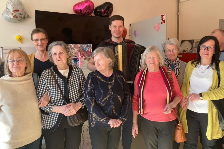 Sławek z Uczestnikami i terapeutami