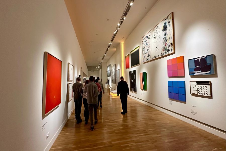 Uczestnicy zwiedzają Muzeum Narodowe