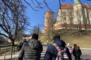 Uczestnicy idący na Wawel