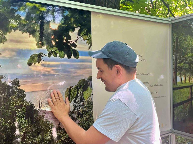 Spacer z przesłaniem