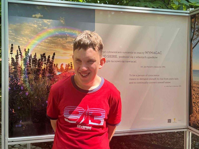 Spacer z przesłaniem