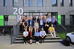 zdjęcie przedstawia uczestników wizyty studyjnej w klastrze zabłocie